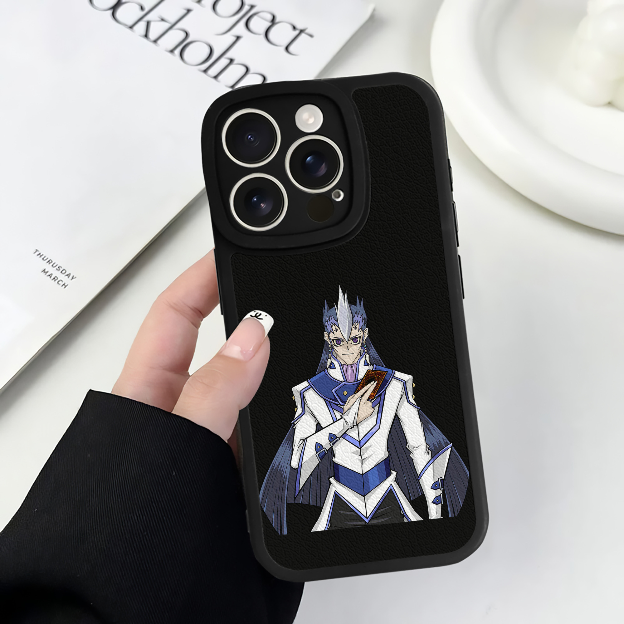 遊☆戯☆王 Yu-Gi-Oh! 【iPhone 16シリーズ対応】シリコンスマホケース（レザー調） 材質：シリコン